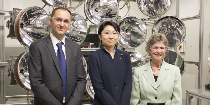 Japan MP, Ms Yuko Obuchi visits ANU Solar Thermal team
