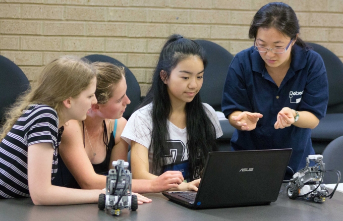 Students explore a future in Technology at the 2016 National Youth Science Forum

